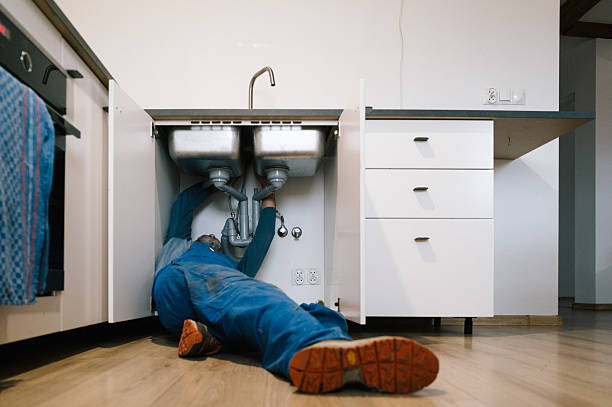 Professional Pipe Repair technician working in Glencoe, OH